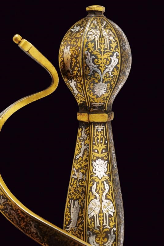 Eccezionale striscia di storicismo con fornimento di qualità eccelsa