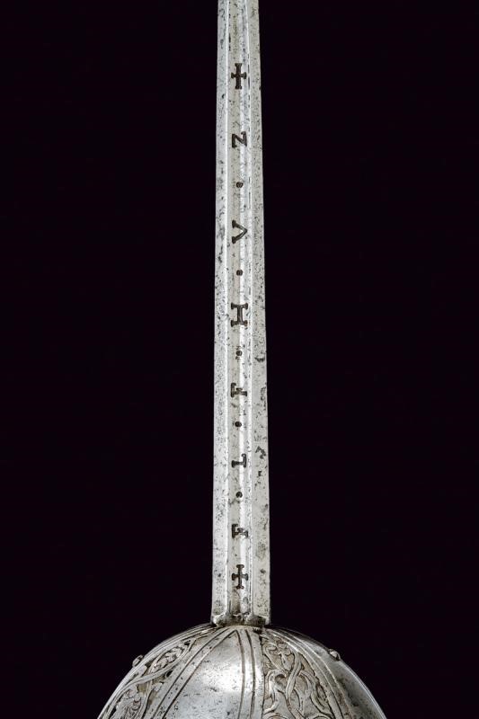 Interessante ed elegante spada a tazza