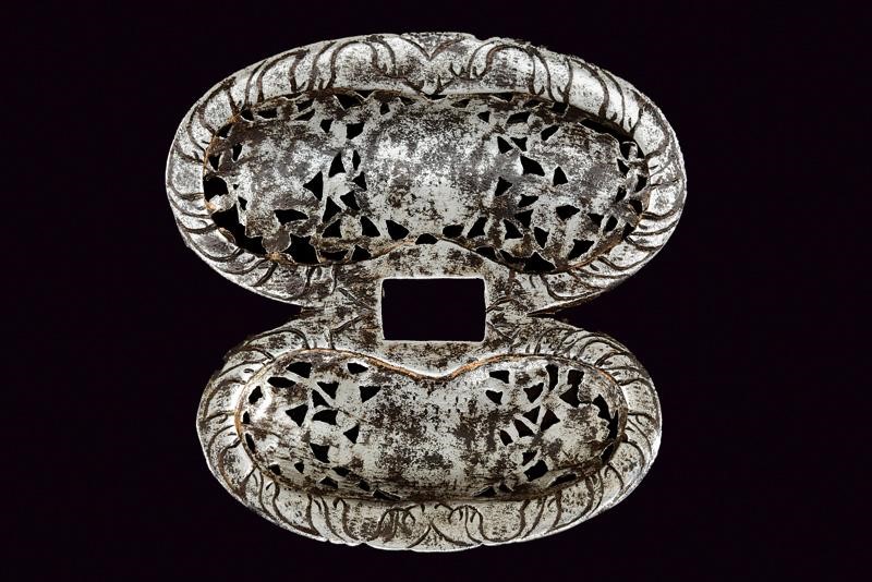 Bella coccia da spadino intagliata