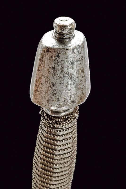 Bella daghetta mano sinistra