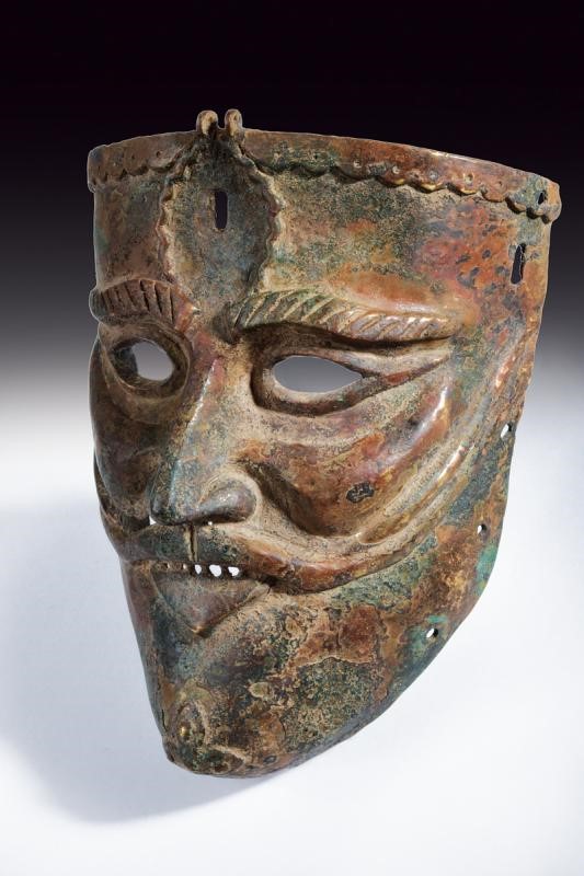 Maschera in bronzo