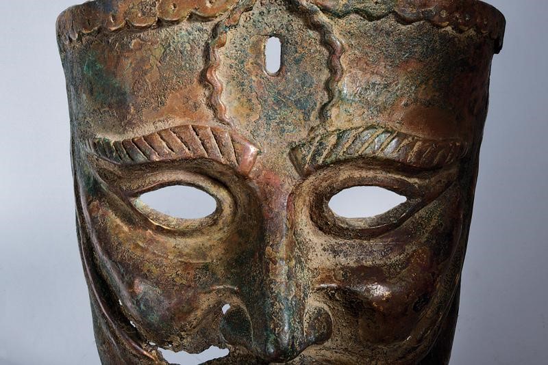 Maschera in bronzo