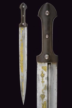 Bel kindjal con lama decorata in oro