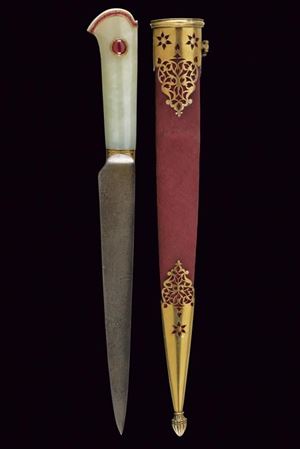 Bellissimo kard con impugnatura in giada decorata con rubini