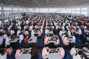 Burtynsky Edward - Manifacturing #11, Youngor Textiles, Ningbo, Zhejiang Province, China