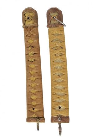 Lotto di due tsuka per katane militari