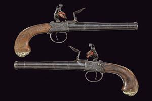 Paio di mazzagatti a canna lunga a pietra focaia di Brueton sullo stile "Queen Anne"