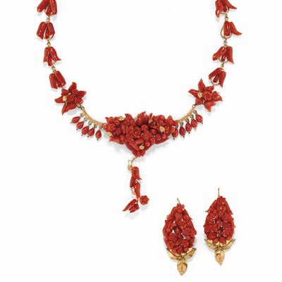 Collana e orecchini in oro giallo 9K con motivi floreali e fruttati
