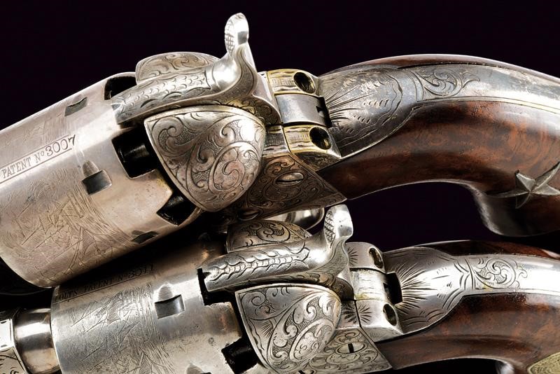 Importante paio di Colt Model 1851 Navy con incisioni di fabbrica stile Gustave Young, in cassett...