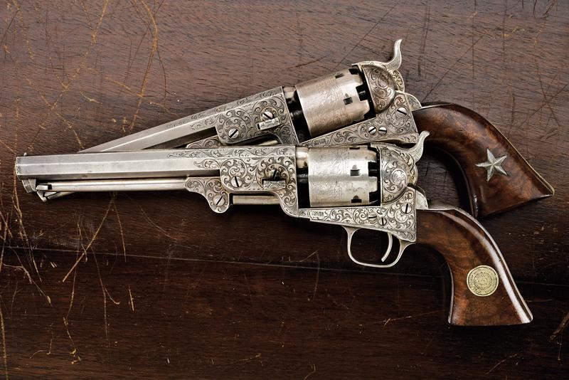 Importante paio di Colt Model 1851 Navy con incisioni di fabbrica stile Gustave Young, in cassett...