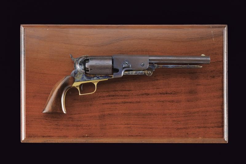 Bel modellino in scala di un revolver Colt Walker
