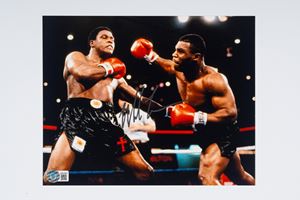 Mike Tyson – Autographed photo – 21.5x 20 cm (8”x10” inch) - Cert. Beckett