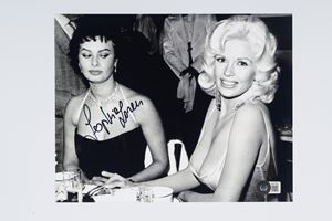 Sophia Loren – Autographed Photo - 21.5 x 20 cm (8”x10” inch) – Beckett Certificate