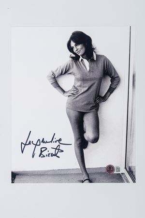 Jacqueline Bisset - Foto autografata – 21,5x 20 cm (8”x10” inch) - Cert. Beckett