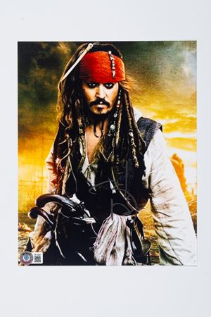 Johnny Depp – Signed Photo - Pirates of the Caribbean - 21.5 x 20 cm (8”x10” inch) – Beckett Certificate