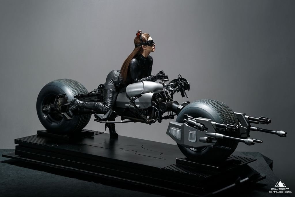 Catwoman – Anne Hathaway - Statua in Scala 1:3 - DC Comics: The Dark Knight Rises - Queen Studios...