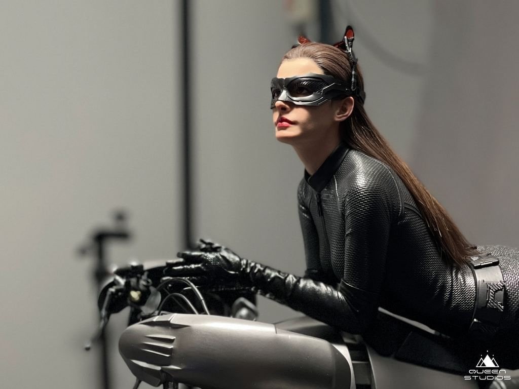 Catwoman – Anne Hathaway - Statua in Scala 1:3 - DC Comics: The Dark Knight Rises - Queen Studios...