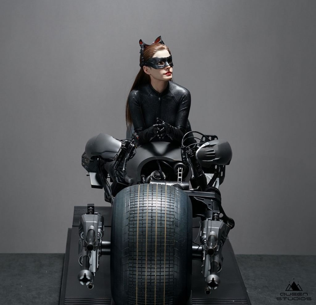 Catwoman – Anne Hathaway - Statua in Scala 1:3 - DC Comics: The Dark Knight Rises - Queen Studios...