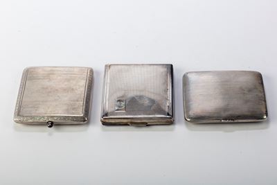 Tre porta sigarette, argento, Nord Europa, prima metà secolo XX