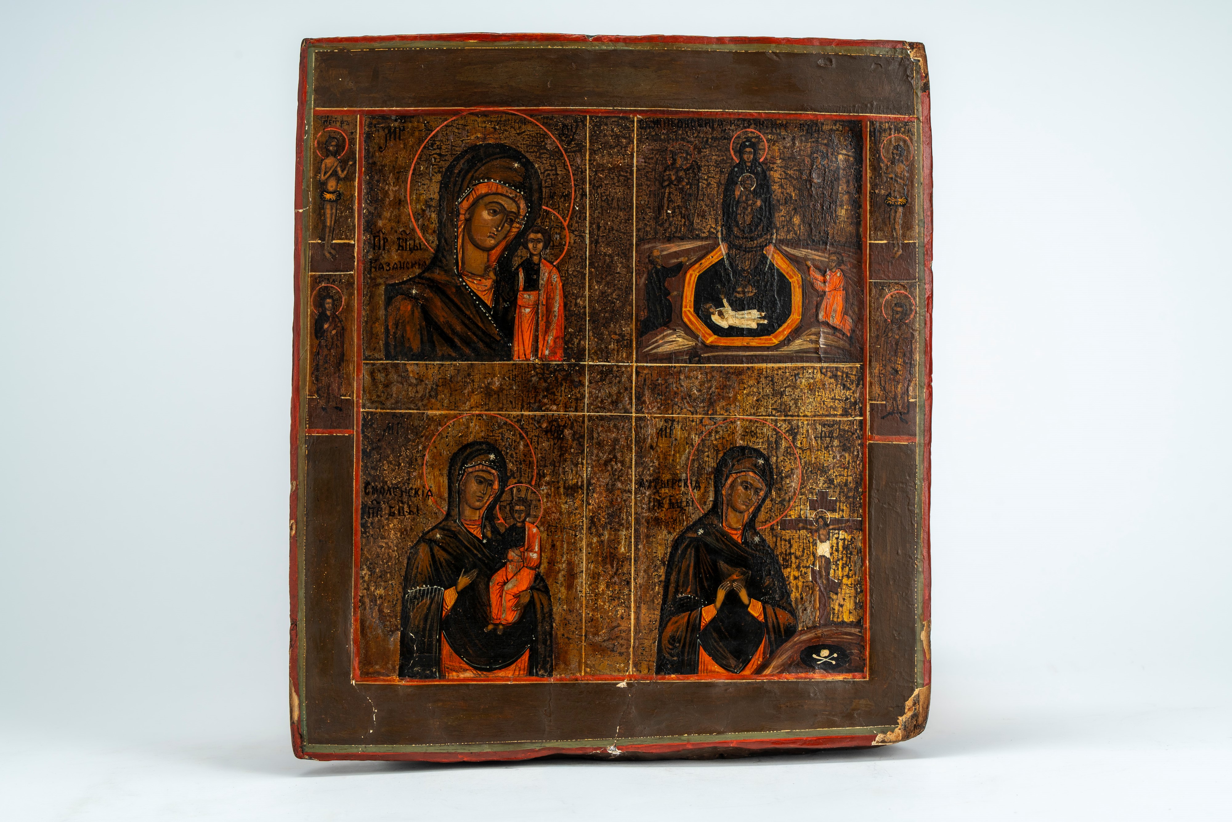 Tre icone su tavola: una raffigurante la Madonna del Roveto Ardente, una mariana quadripartita e ...