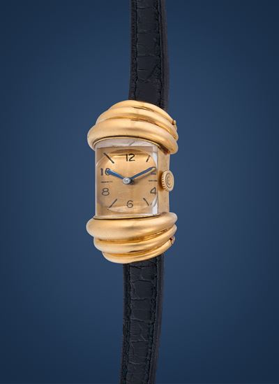 Orologio di forma 'Chenille', oro 18k, anni '40