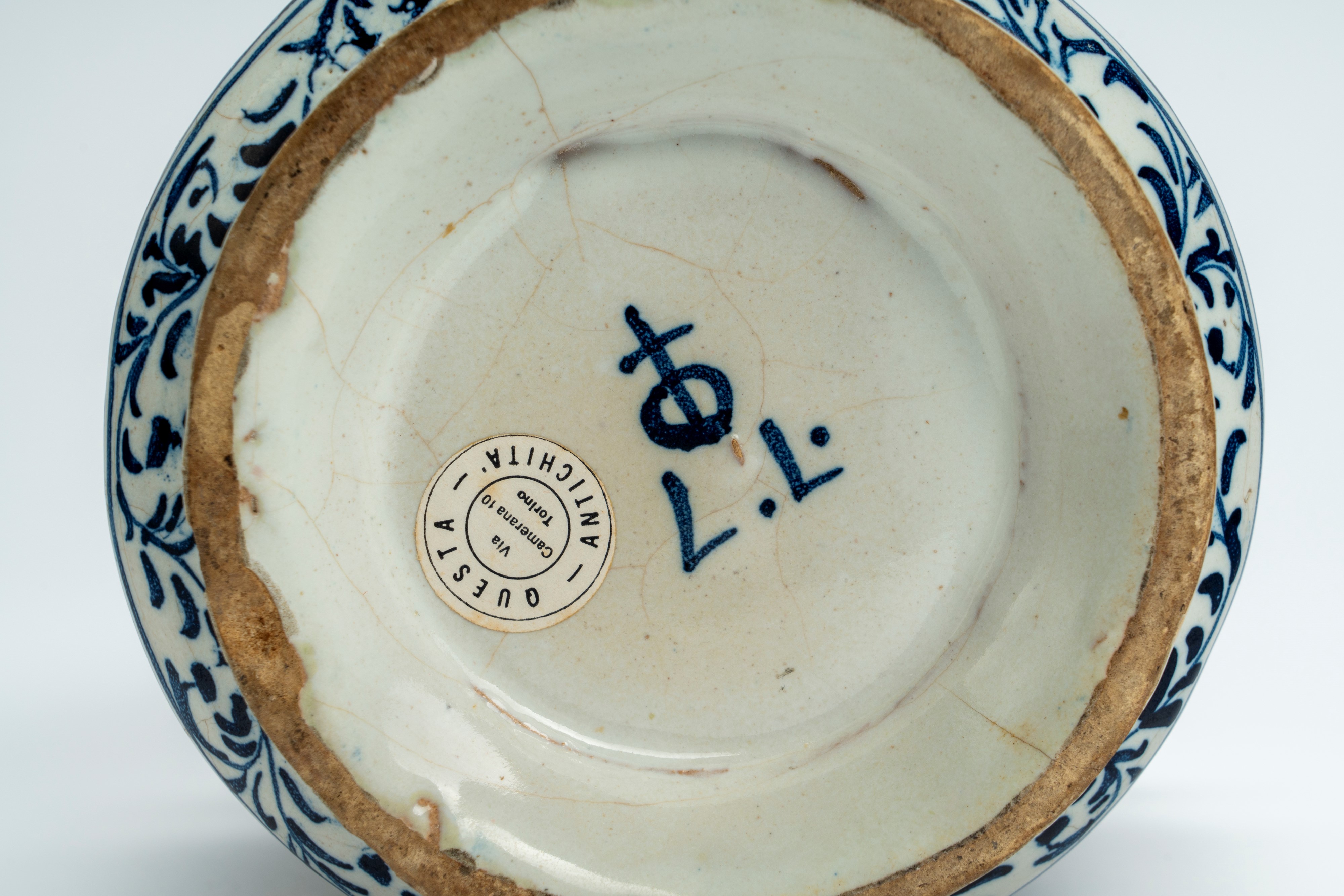 Albarello in maiolica a gran fuoco con decoro alla Berain. Fornace Luigi Levantino, Savona, secon...