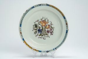 Piatto tondo in maiolica, manifattura G.B. Antonibon, 1728–1738.