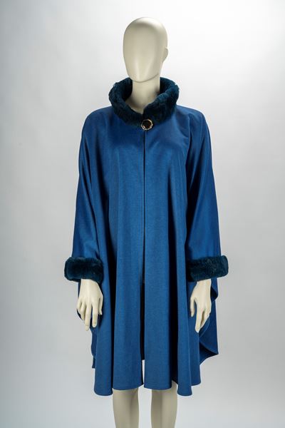 Mantella in lana e cashmere, color indaco