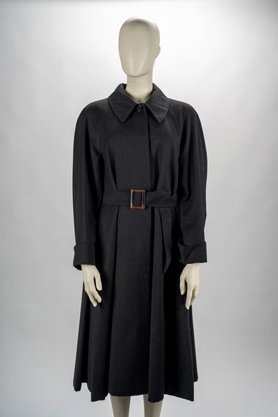 Cappotto in lana grigia antracite, manica lunga con tasche