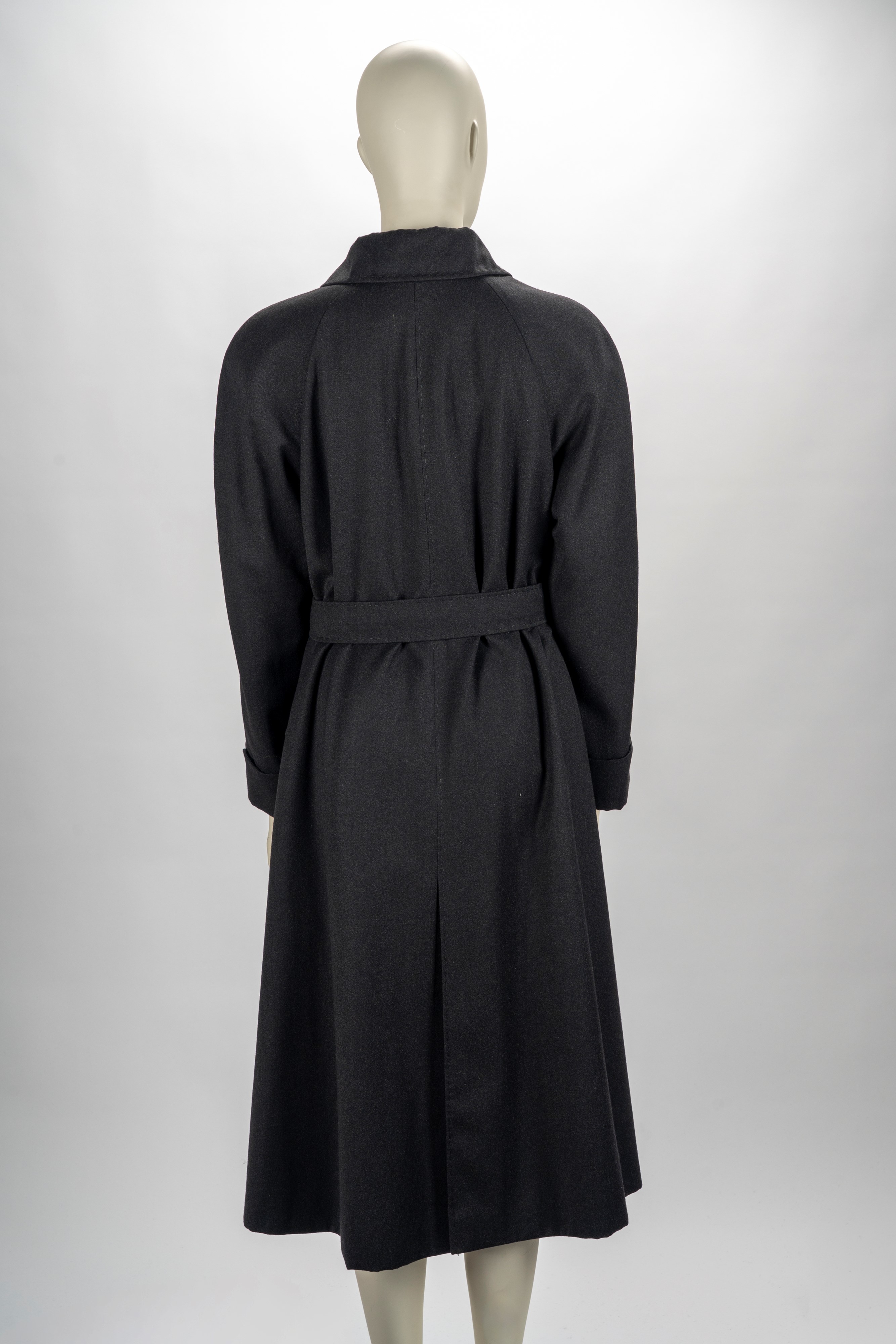 Prada - Cappotto in lana grigia antracite, manica lunga con tasche