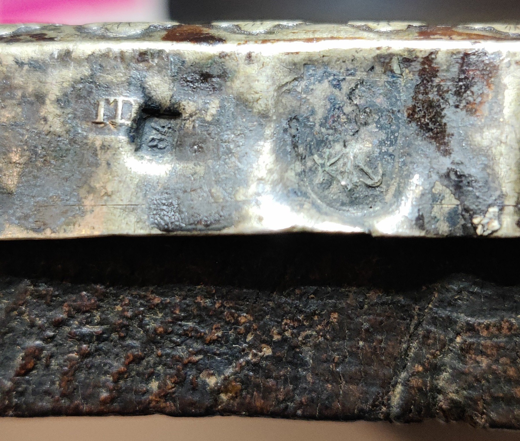 Icona su tavola raffigurante la Madre di Dio Odighitria con riza in argento. Russia, probabilment...