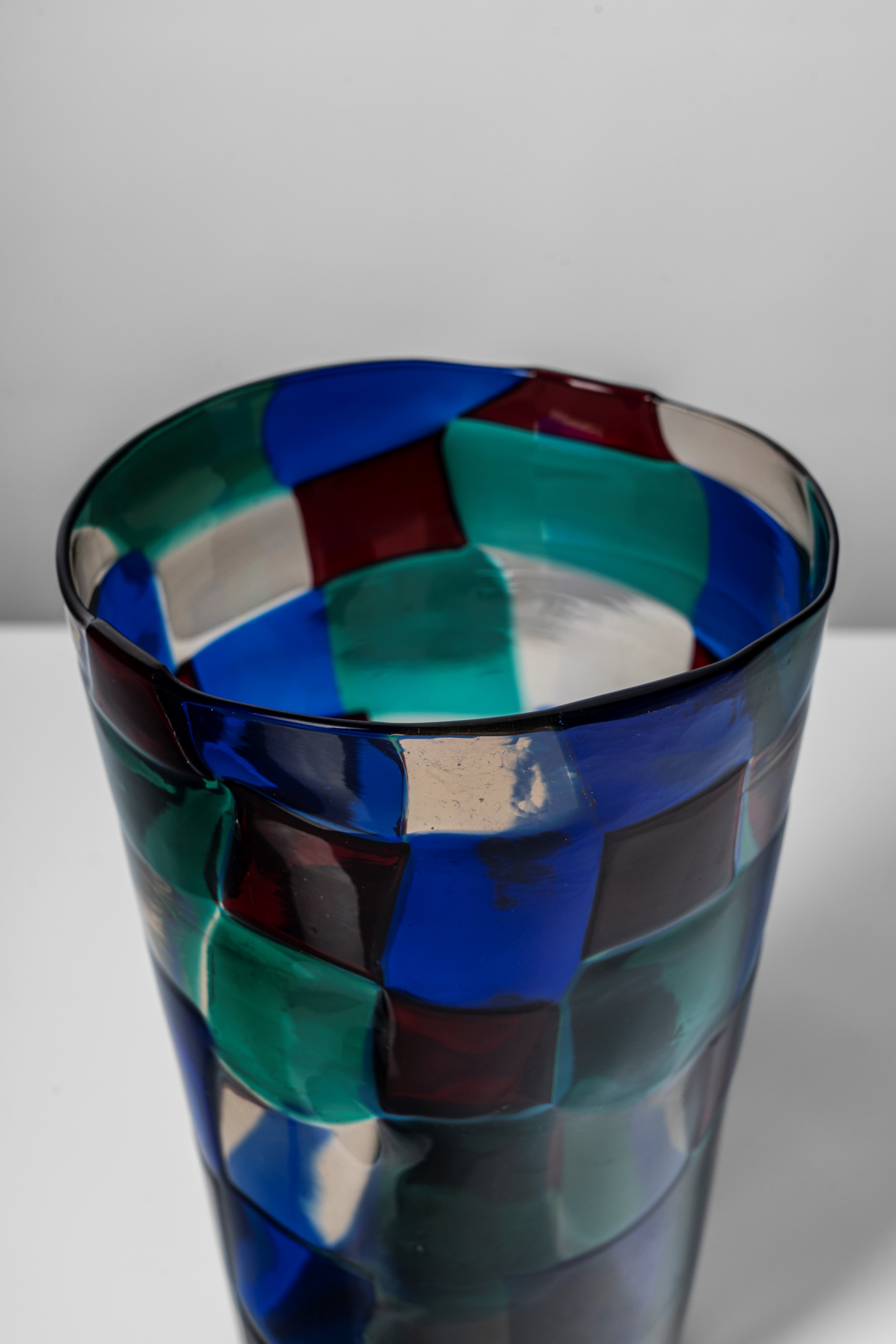 Vaso pezzato modello no. 4910 della serie 'Parigi'