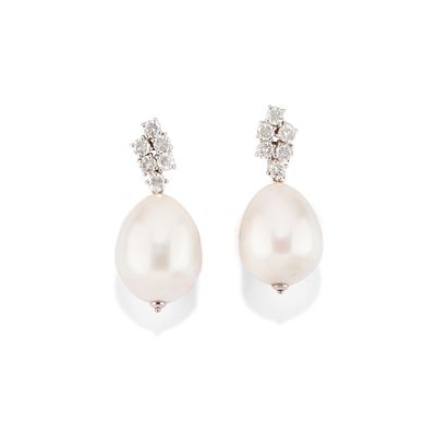 Orecchini pendenti in oro bianco 18k con perle e diamanti