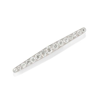 Spilla, in oro bianco 18k con diamanti taglio brillante, 4,50 ct