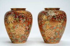 Coppia di vasi Satsuma in porcellana a decoro millefiori. Giappone, fine secolo XIX