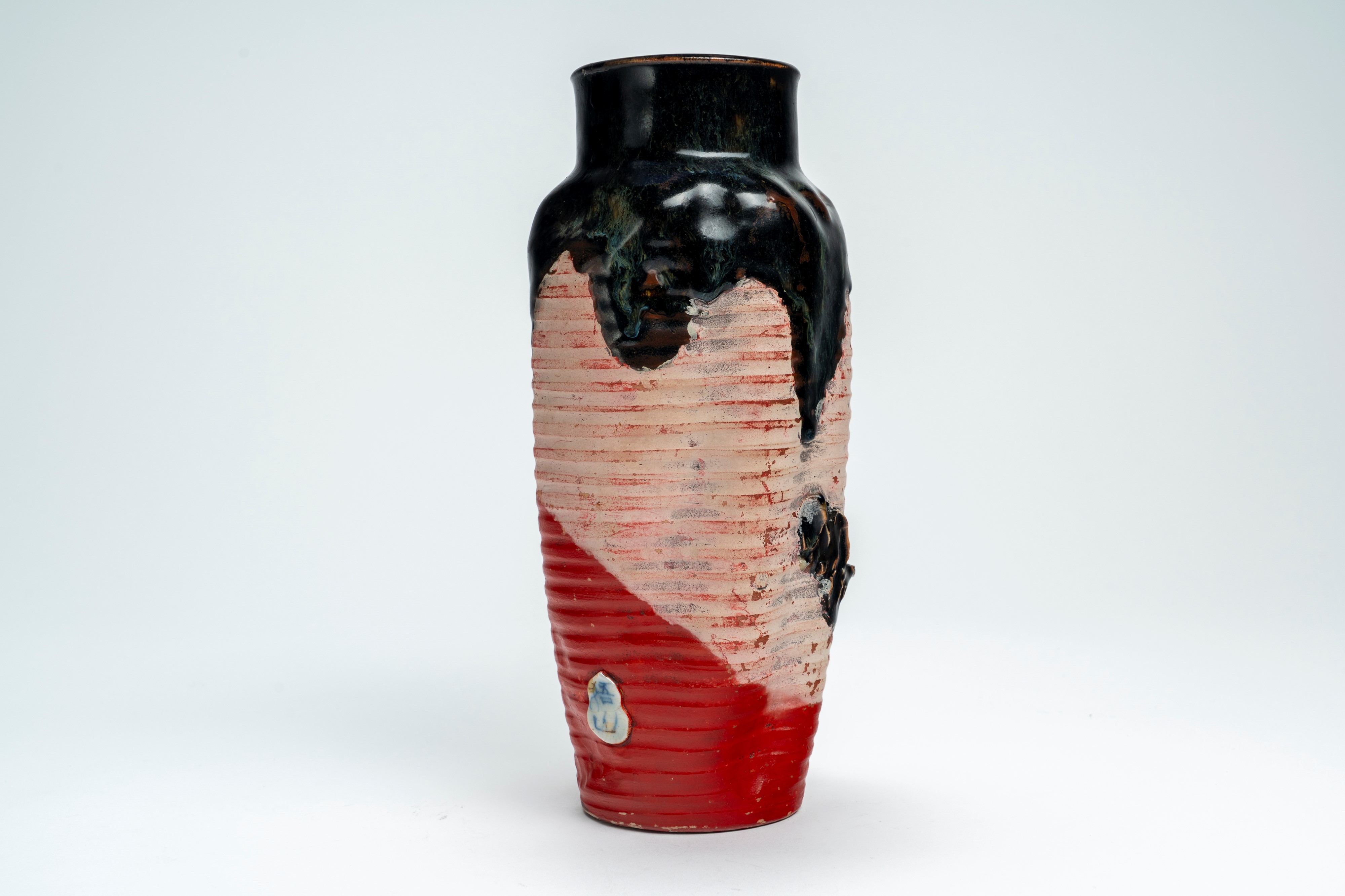 Vaso in ceramica policroma decorato a rilievo con figura di scheletro e fanciullo, recante marchi...