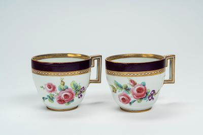 Due Tazzine in Porcellana con Decoro Policromo “al Mazzetto”. Manifattura di Meissen, 1770–1780 C...