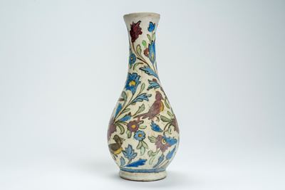 Bottiglia in Ceramica Invetriata Decorata in Policromia a Volatili e Racemi di Foglie e Fiori. Pe...