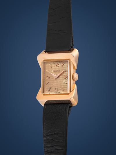 Orologio da polso in oro rosa 18k con quadrante guilloché, anni '40