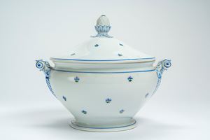 Two-handled porcelain tureen with cover, decorated with cornflowers and cobalt-blue fillets. France, mid-19th century