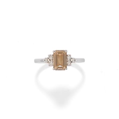 Anello con Diamante Fancy Brown