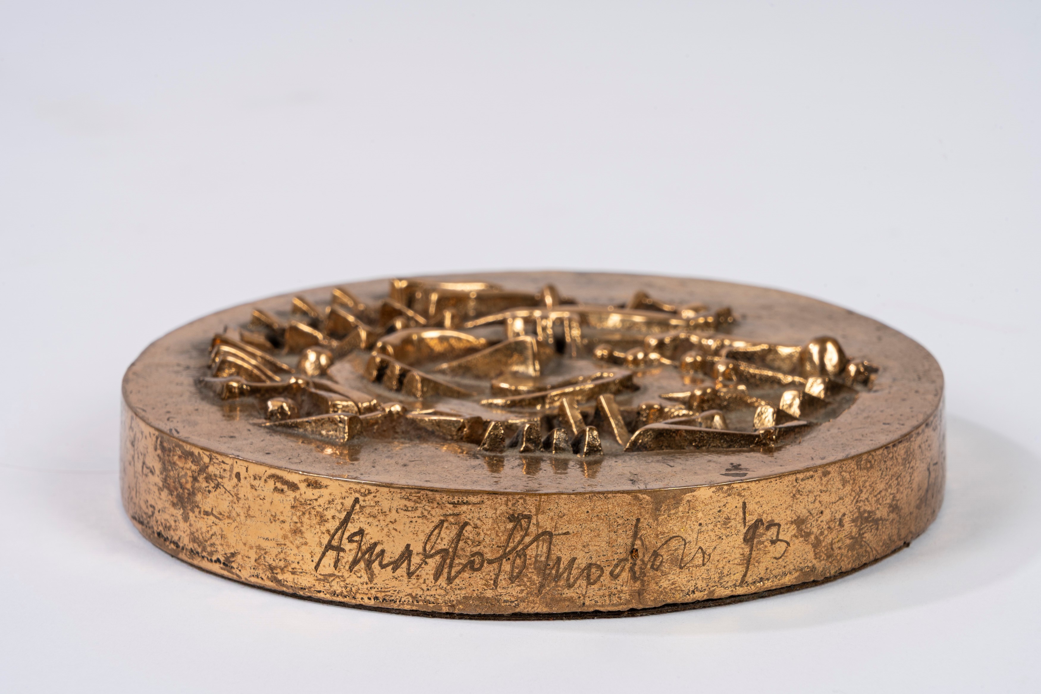 Arnaldo Pomodoro - Fermacarte per Gruppo Editoriale Rusconi, bronzo patina dorata, es. 17/50, 199...