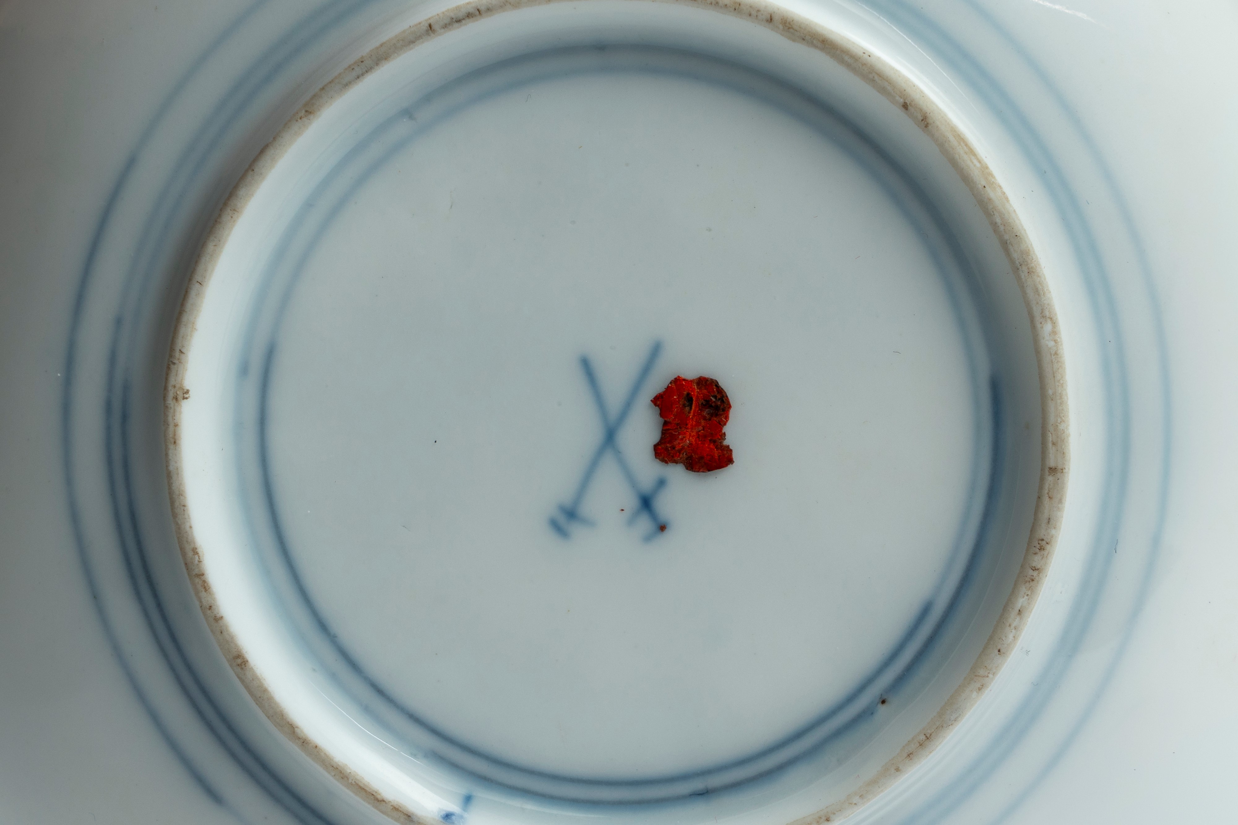 Meissen, Piattino in porcellana con decoro all’orientale in blu di cobalto e oro (secolo XVIII)
