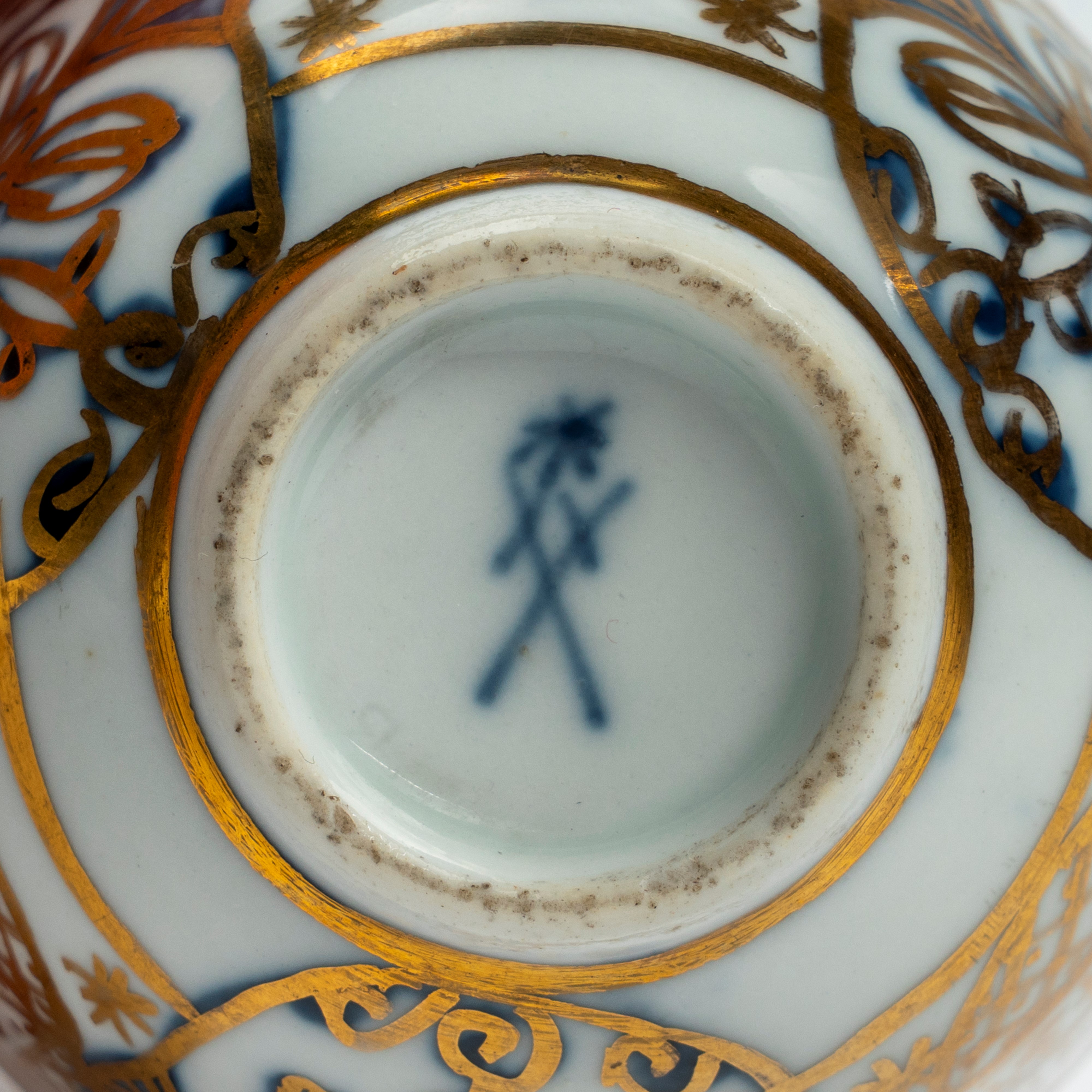 Tazzina in Porcellana Decorata in Blu Cobalto e Oro a Motivi Stilizzati. Meissen per il Regno di ...