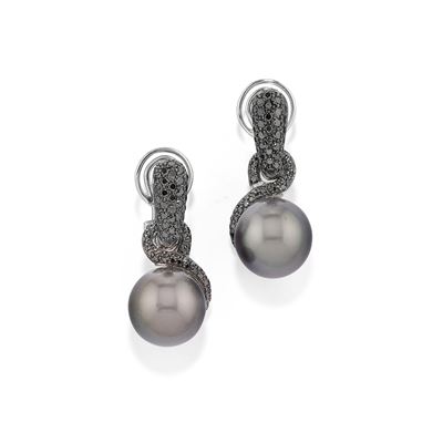 Orecchini con perle coltivate Tahiti, oro bianco 18k e diamanti neri