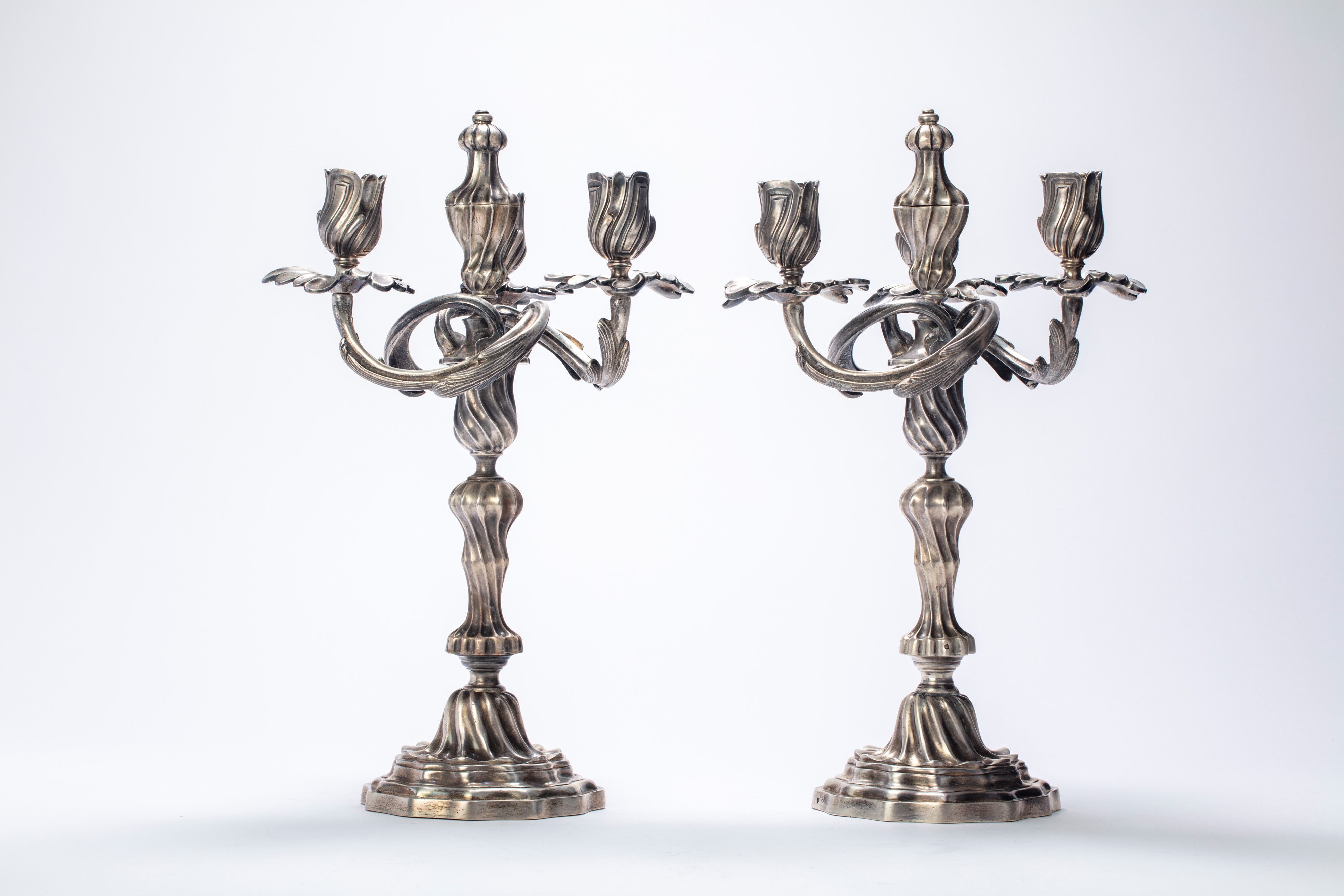 Coppia di Candelabri a Tre Braccia