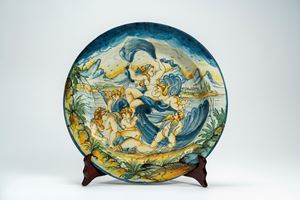 Grande piatto da parata in maiolica policroma istoriata raffigurante Trionfo di Venere. Manifattura ligure, secolo XVIII