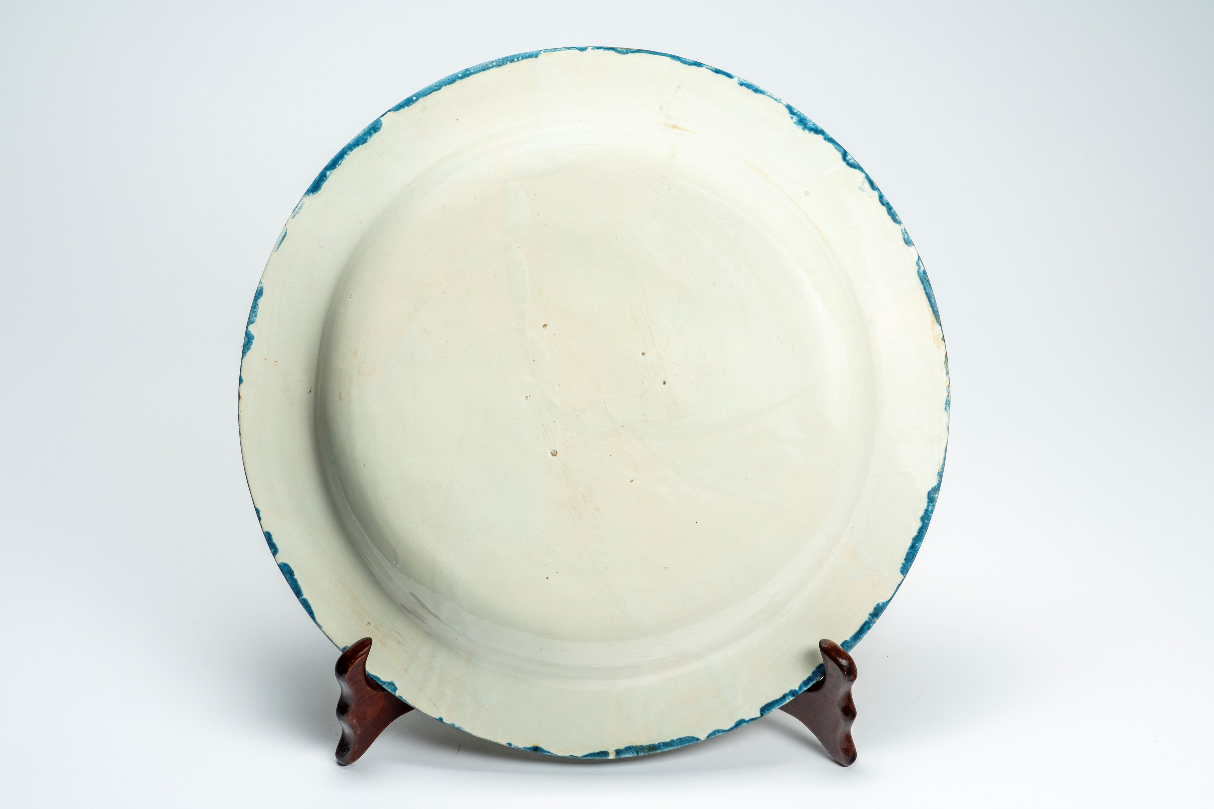 Grande Piatto da Parata in Maiolica Policroma Istoriata Raffigurante Trionfo di Venere. Manifattu...