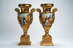 Pair of Empire two-handled porcelain vases with matt and burnished gilt ground, with polychrome reserves depicting scenes from the July Revolution: an Officer of the National Guard with the tricolour, and La Fayette presenting Louis-Philippe to the people at the Hôtel de Ville (Paris, July 1830). France, first quarter of the 19th century