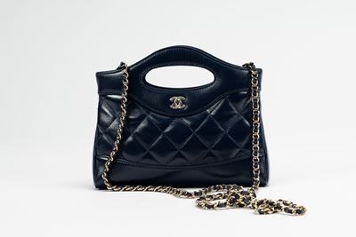Mini Borsa in pelle matelassé blu navy con tracolla a catena